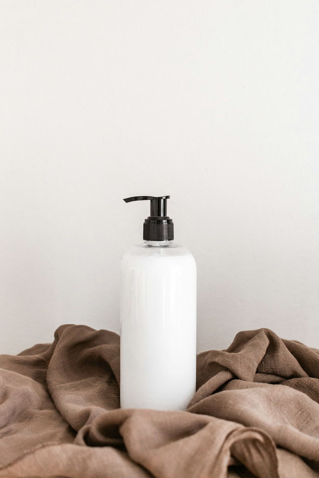 Niacinamide Serum white bottle