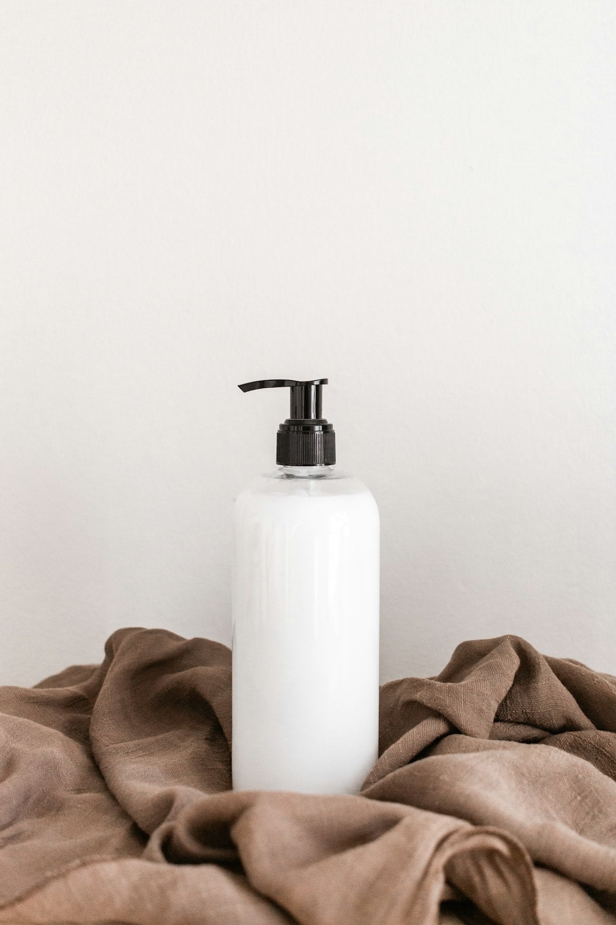 Niacinamide Serum white bottle